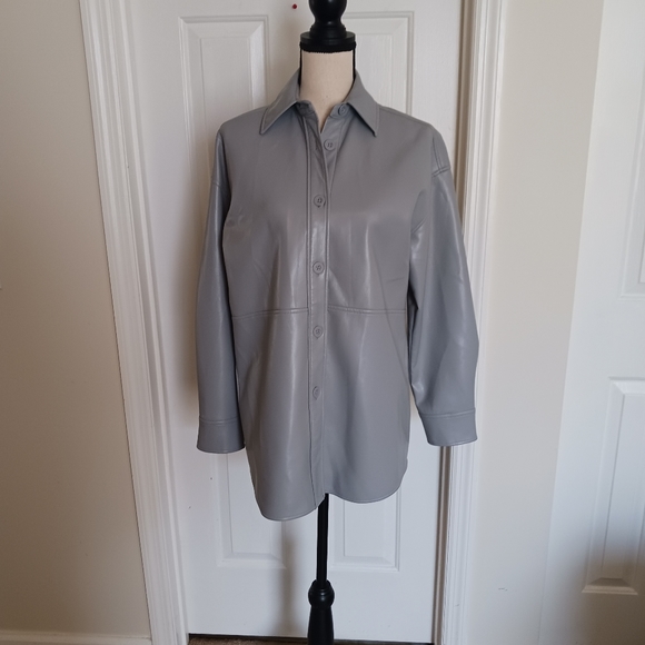 Aritzia Babaton Pelli Faux Leather Shirt Jacket in Marble Grey - Picture 4 of 14